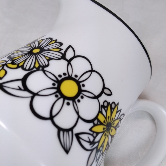 Noritake Progression TRESSA Creamer White Yellow Black Flowers 9029 - Picture 9 of 11